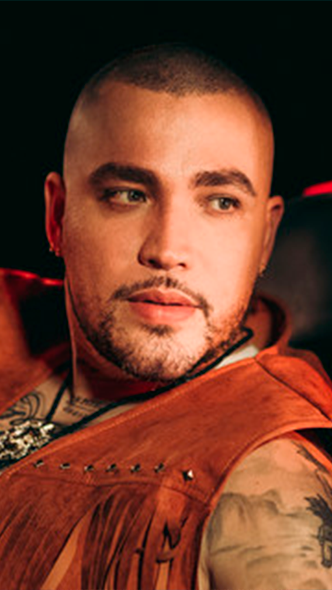 Jessi Uribe estrenó video de su nuevo tema titulado la ambulancia. Es una mezcla de cumbia y su tradicional música popular.